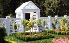 photo of garden trellis